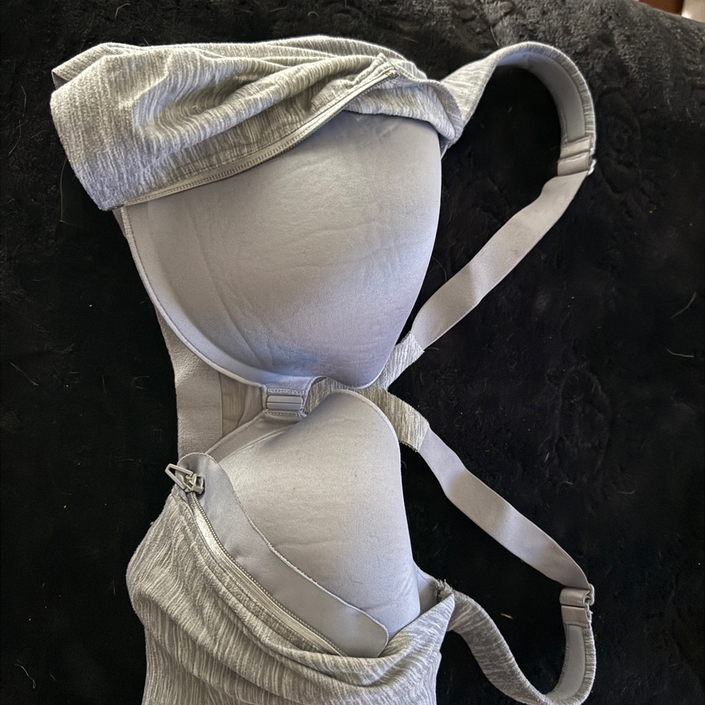 Bundle of Four Victorias Secret Sports Bras - Picture 5 of 9
